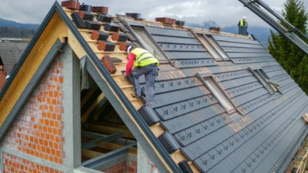 What Services Does Roofing & Construction Provide